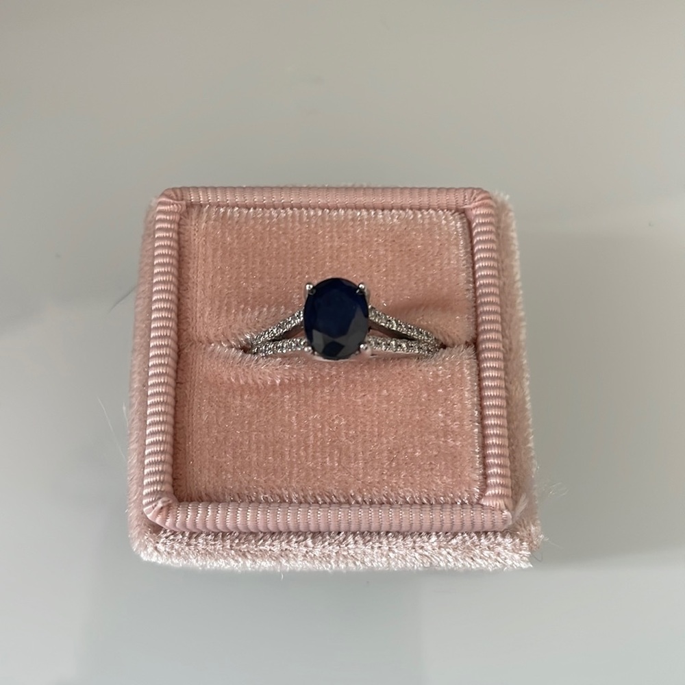 White gold sapphire and Diamond ring